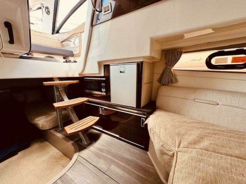 2021 Sea Ray 320 Sundancer