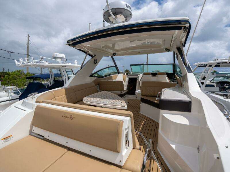 2021 Sea Ray 320 Sundancer