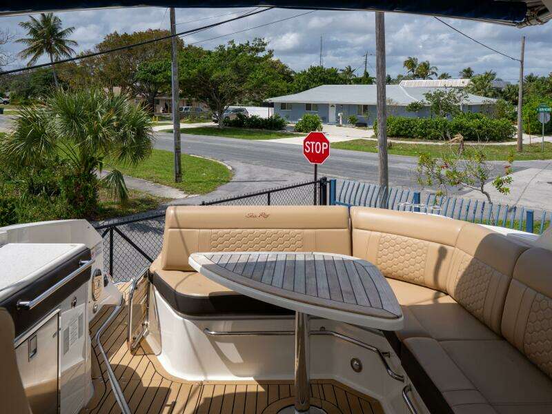 2021 Sea Ray 320 Sundancer