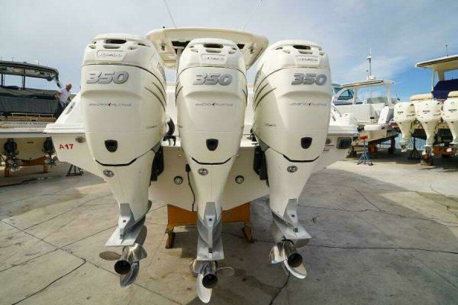 2018 Boston Whaler 380 Outrage