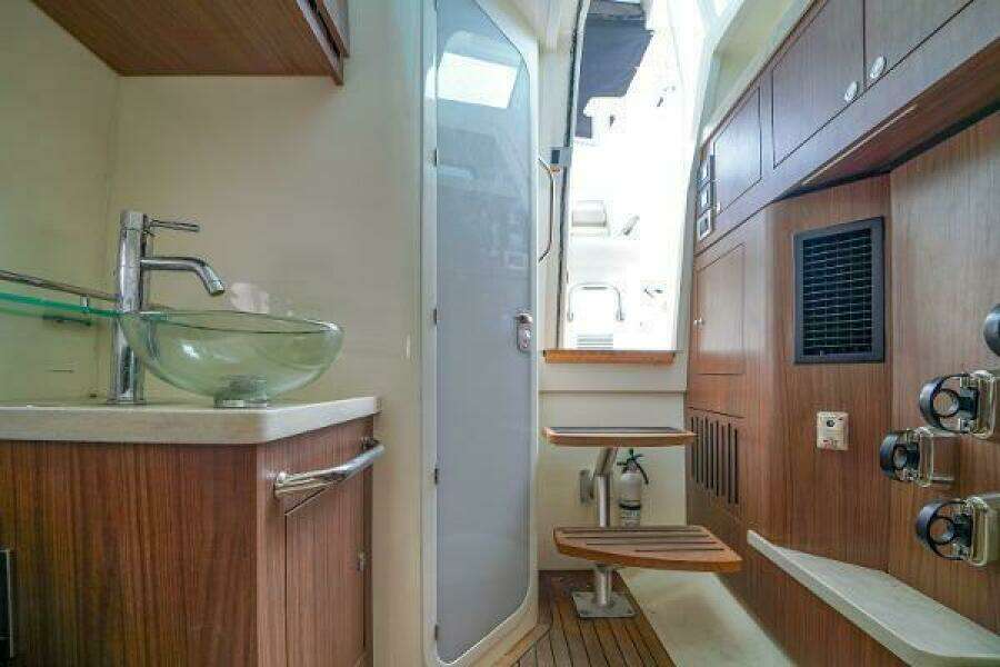 2018 Boston Whaler 380 Outrage