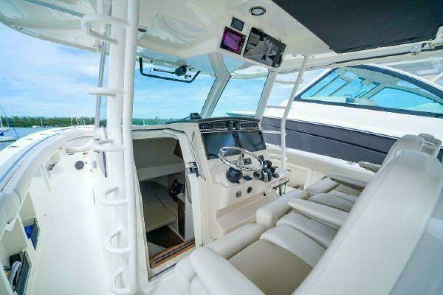 2018 Boston Whaler 380 Outrage