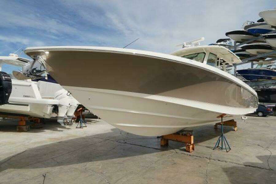 2018 Boston Whaler 380 Outrage