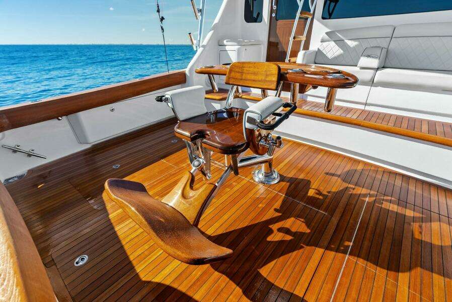 2023 Viking 64 Convertible- SIN PELO- Cockpit