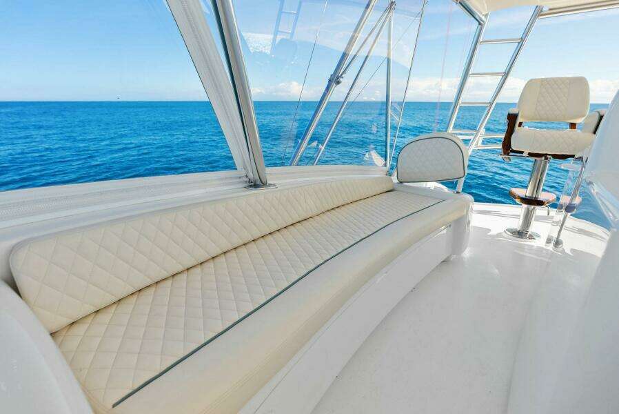 2023 Viking 64 Convertible- SIN PELO- Flybridge