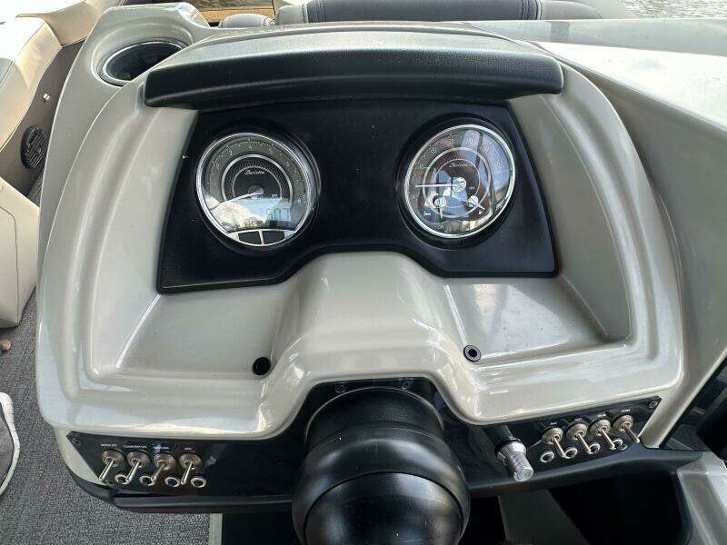 2023 Barletta Cabrio C24UE Coastal Edition