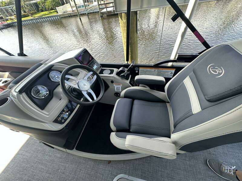 2023 Barletta Cabrio C24UE Coastal Edition