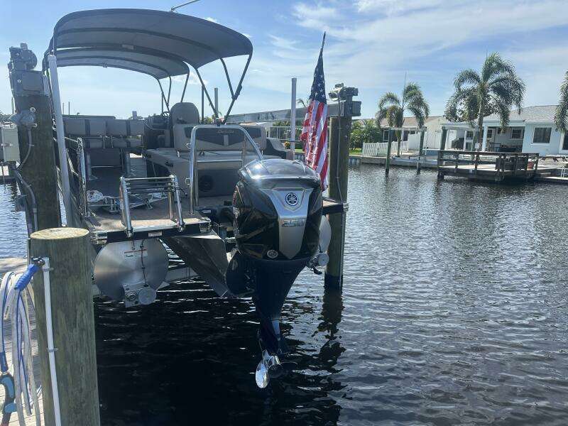 2023 Barletta Cabrio C24UE Coastal Edition