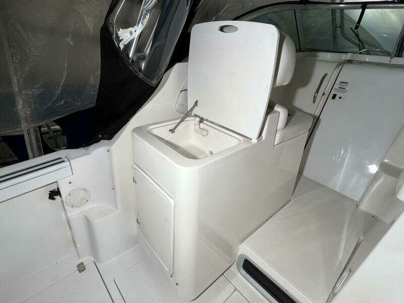 2001 Wellcraft 270 Coastal