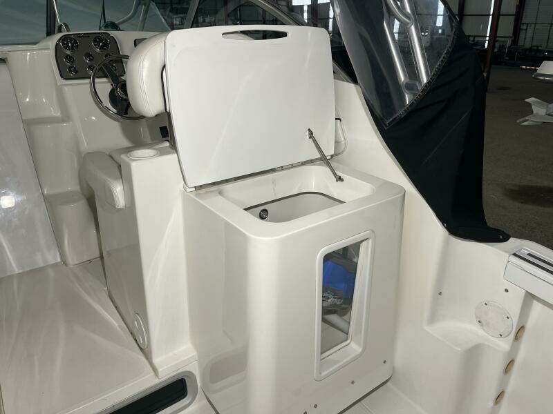 2001 Wellcraft 270 Coastal