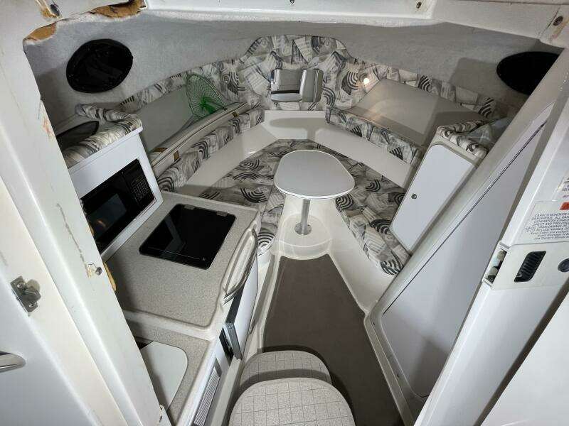 2001 Wellcraft 270 Coastal