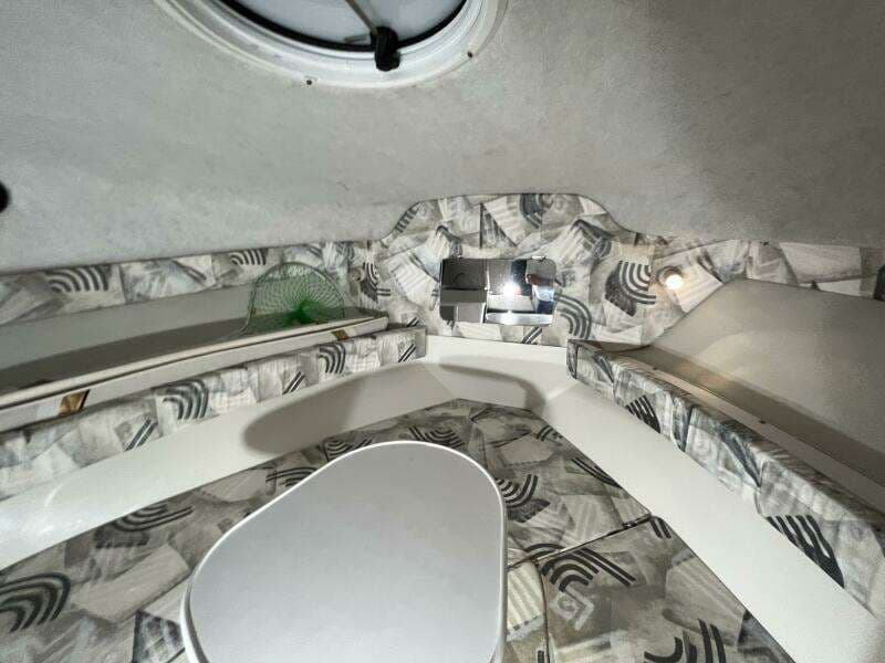 2001 Wellcraft 270 Coastal