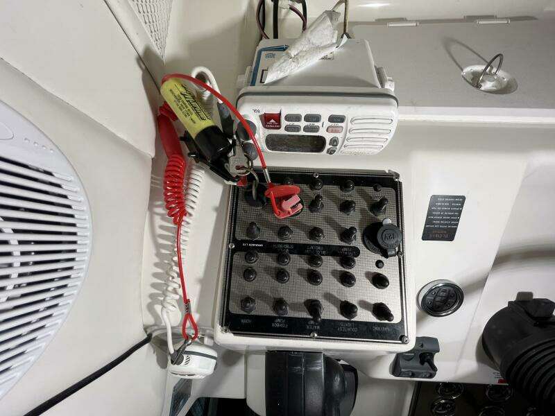 2001 Wellcraft 270 Coastal