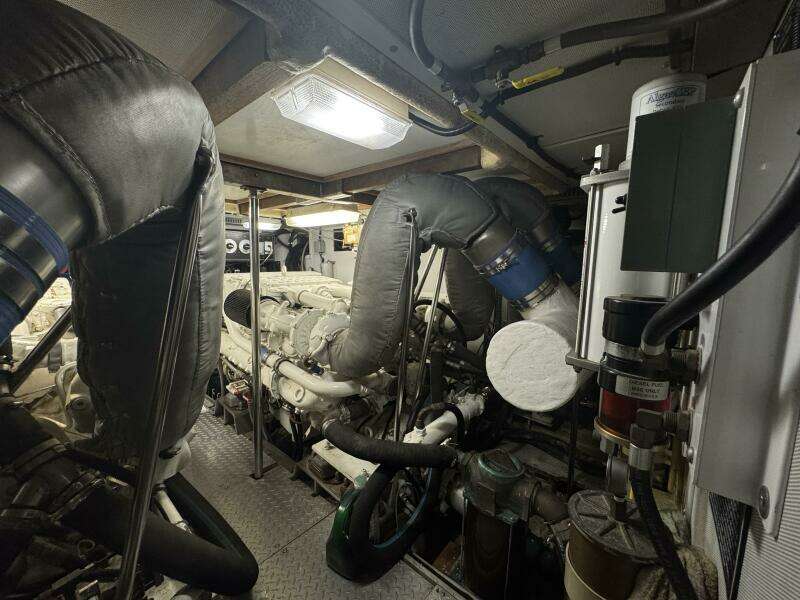 1993 Johnson 56 High Tech Motor Yacht