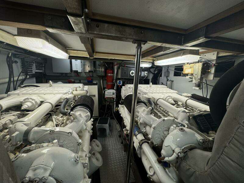 1993 Johnson 56 High Tech Motor Yacht