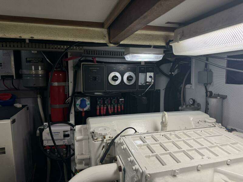 1993 Johnson 56 High Tech Motor Yacht