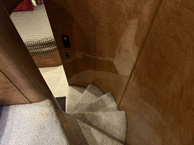 1993 Johnson 56 High Tech Motor Yacht