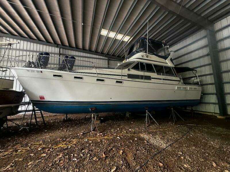1985 Bayliner 3870 Motoryacht with Flybridge