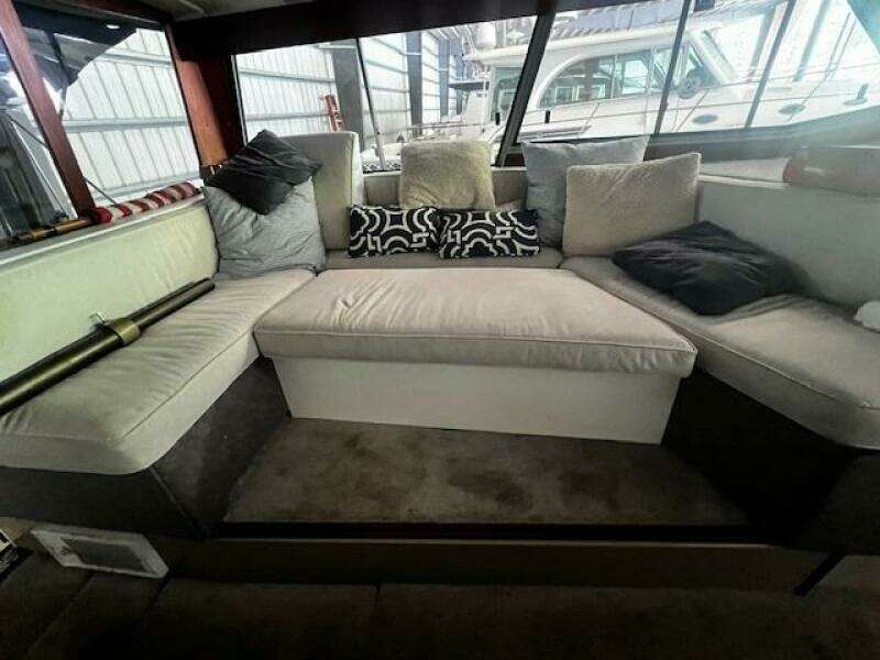 1985 Bayliner 3870 Motoryacht with Flybridge