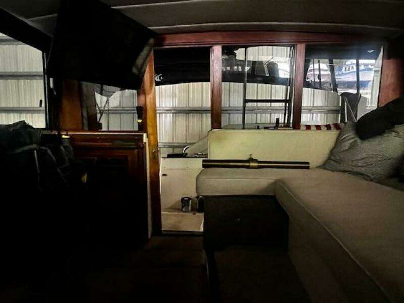 1985 Bayliner 3870 Motoryacht with Flybridge