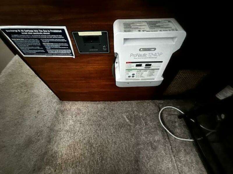 1985 Bayliner 3870 Motoryacht with Flybridge