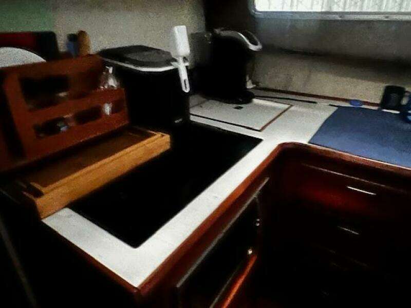 1985 Bayliner 3870 Motoryacht with Flybridge