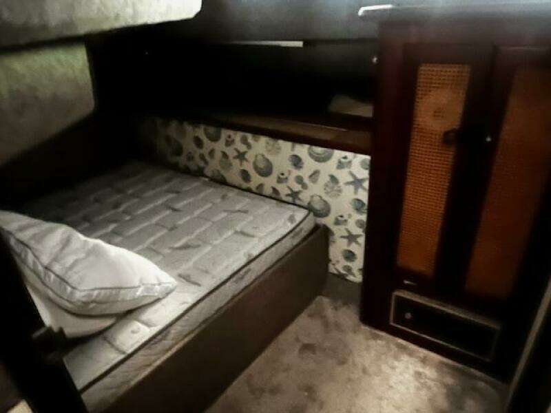 1985 Bayliner 3870 Motoryacht with Flybridge