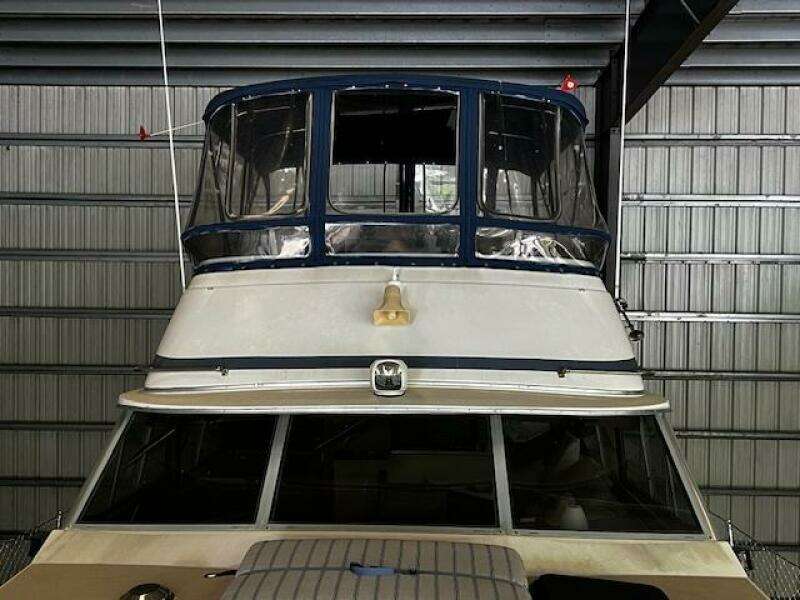 1985 Bayliner 3870 Motoryacht with Flybridge