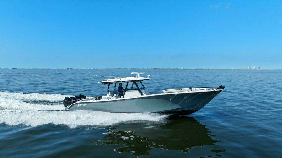 2021 Yellowfin 39 Center Console