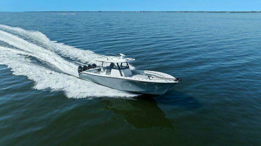 2021 Yellowfin 39 Center Console