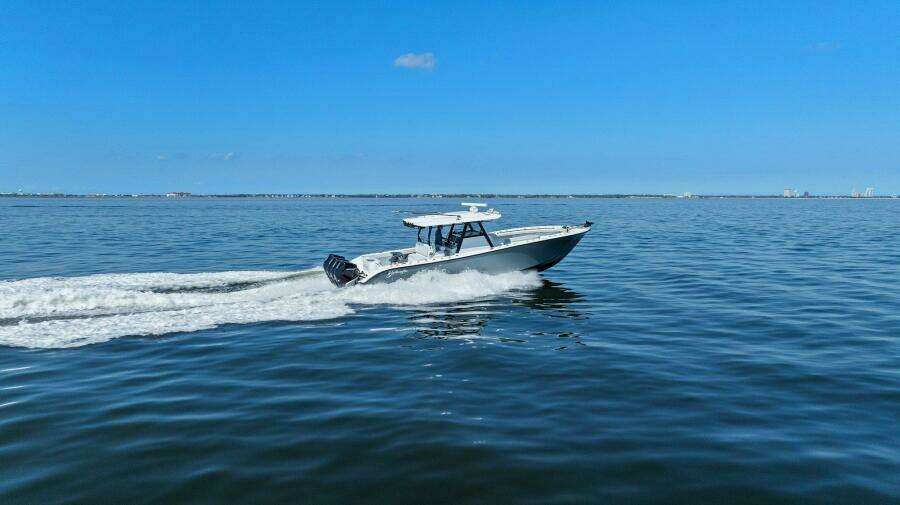 2021 Yellowfin 39 Center Console