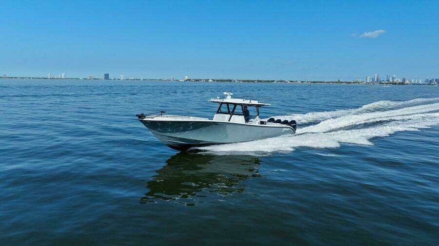 2021 Yellowfin 39 Center Console