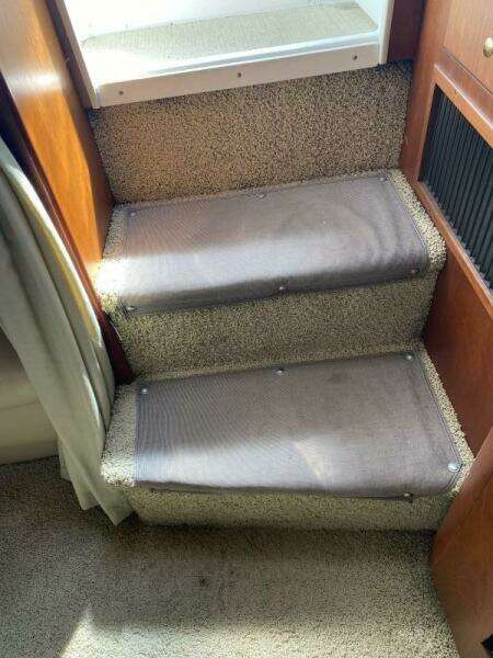 2002 Cruisers Yachts 3672 Express