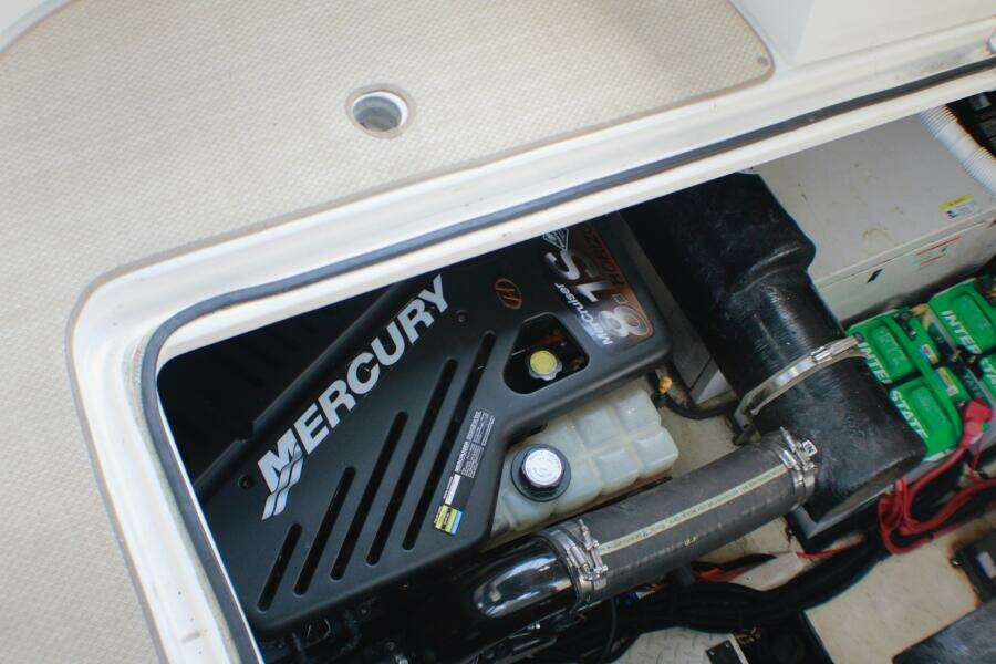 2002 Cruisers Yachts 3672 Express