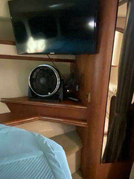 2002 Cruisers Yachts 3672 Express