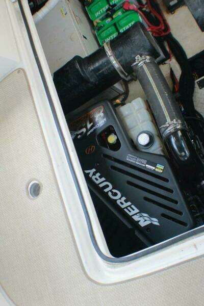 2002 Cruisers Yachts 3672 Express