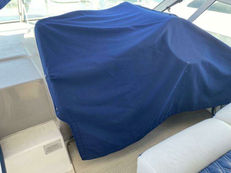 2002 Cruisers Yachts 3672 Express