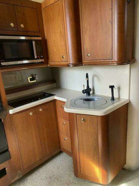 2002 Cruisers Yachts 3672 Express