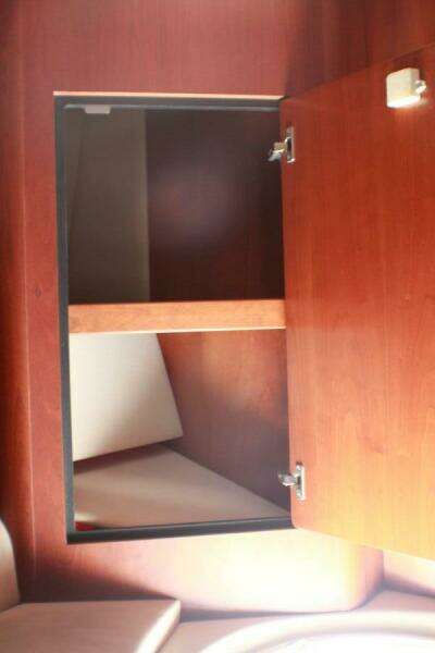 2002 Cruisers Yachts 3672 Express