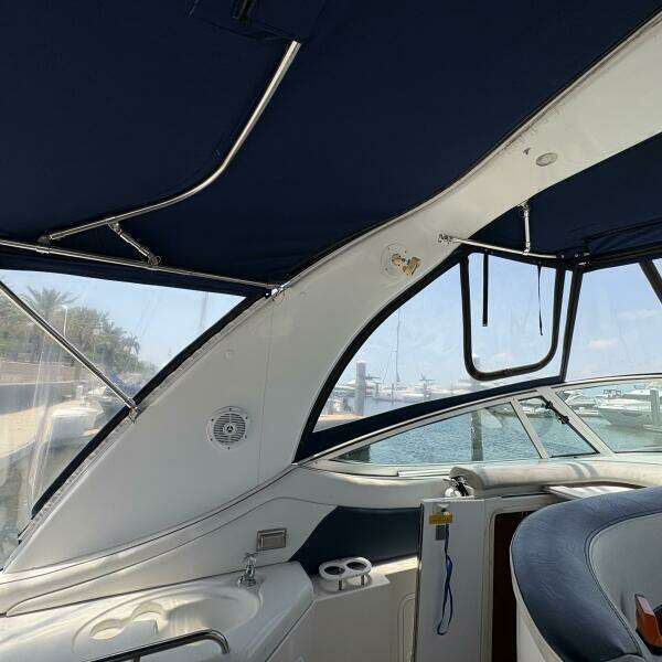 2002 Cruisers Yachts 3672 Express