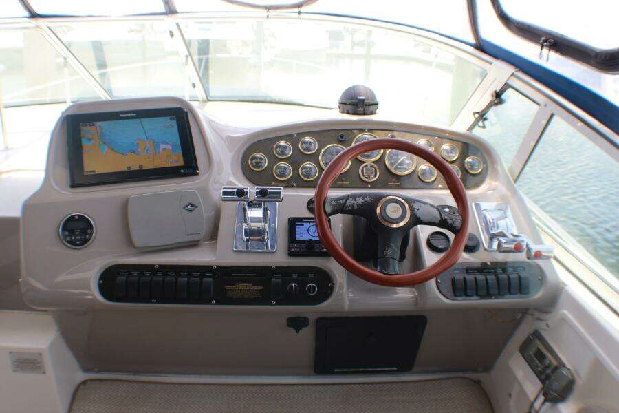 2002 Cruisers Yachts 3672 Express