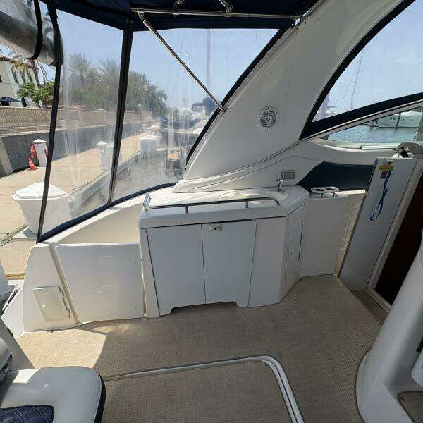 2002 Cruisers Yachts 3672 Express