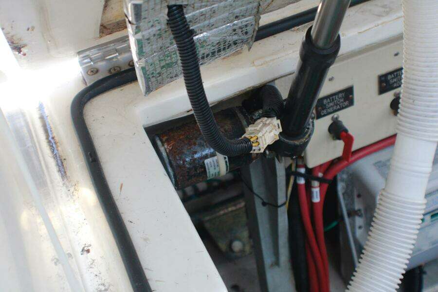 2002 Cruisers Yachts 3672 Express