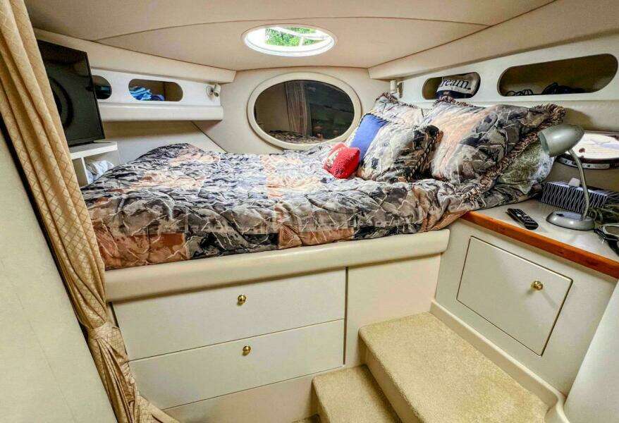 1998 Cruisers Yachts 3575 Esprit