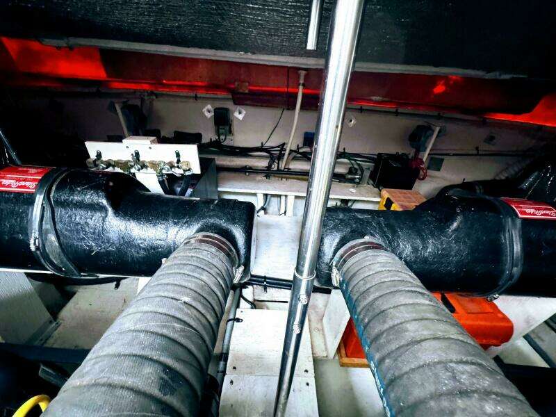 1998 Cruisers Yachts 3575 Esprit