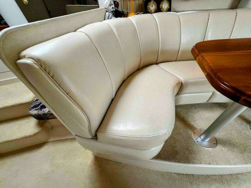 1998 Cruisers Yachts 3575 Esprit