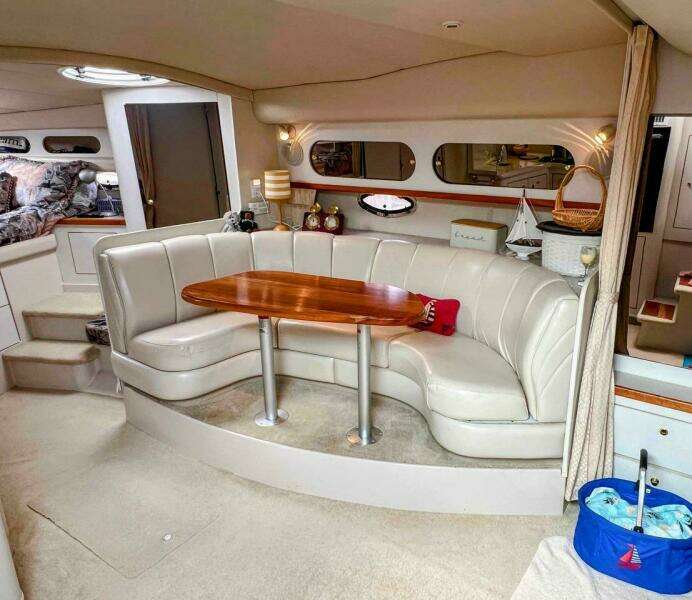 1998 Cruisers Yachts 3575 Esprit
