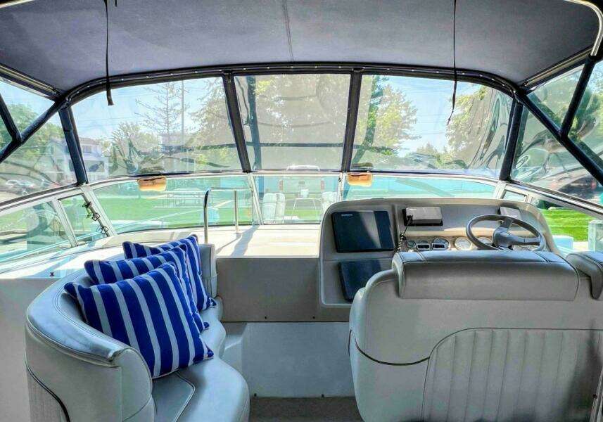 1998 Cruisers Yachts 3575 Esprit