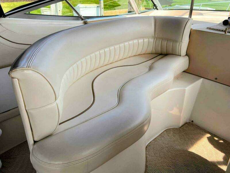 1998 Cruisers Yachts 3575 Esprit