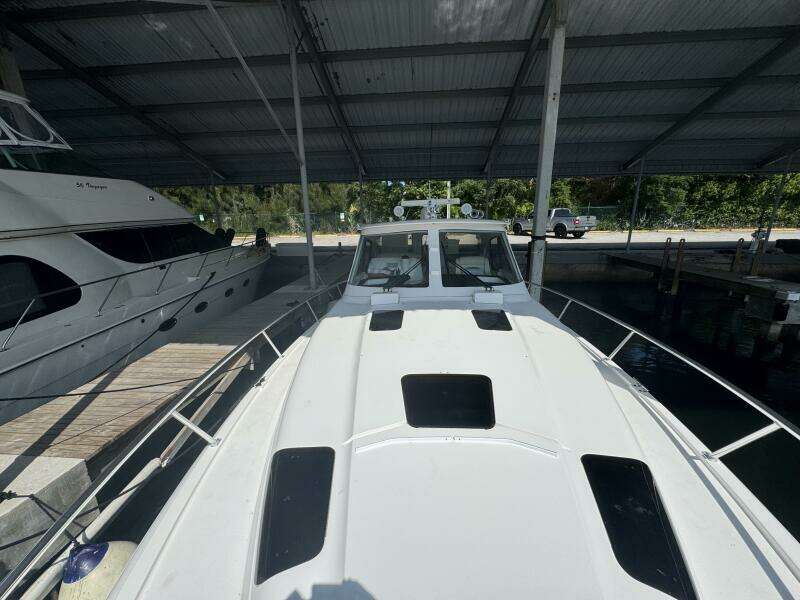 2012 Intrepid 475 Sport yacht wheel house